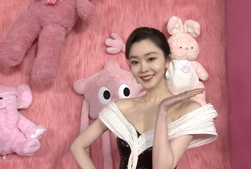 京世博娛樂城：微博之夜名場麪！熱巴台下觀看黃景瑜領獎，張淩赫發言鏡頭切白鹿