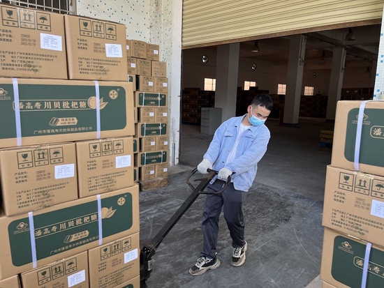 “憋了三年”的咳嗽药厂：加班加点保供，订单排到了数月后