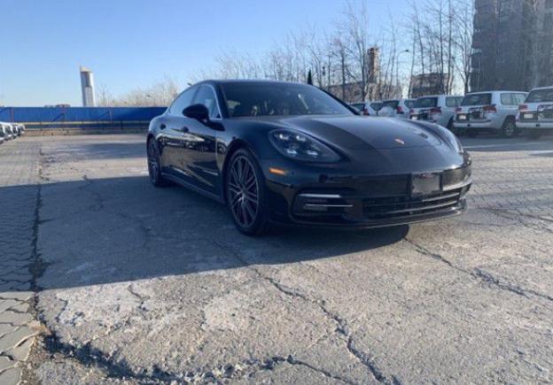 {賭波}(保时捷帕拉梅拉顶配落地多少钱)