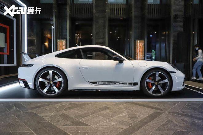 {娛樂城}(保时捷911版本系列区别)